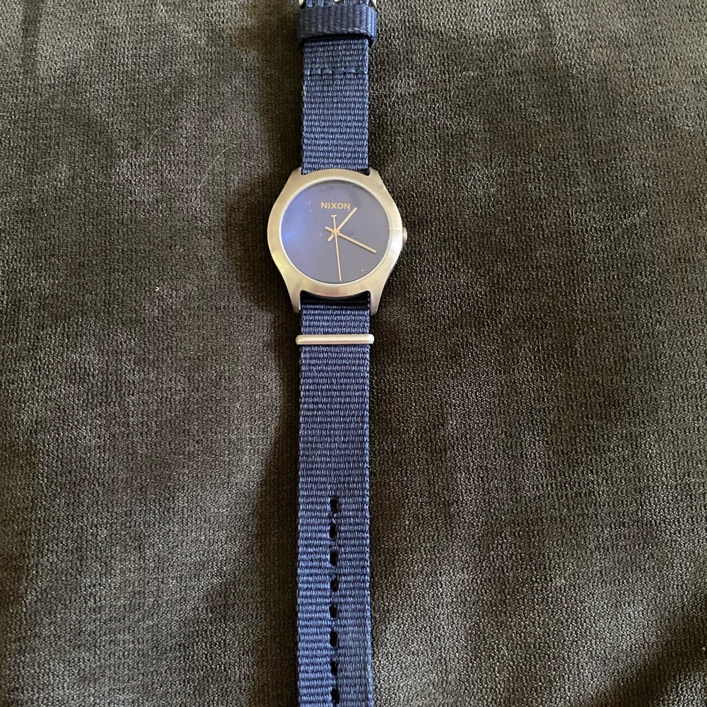 Blue unisex Nixon watch.